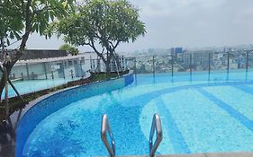 Botanica Premier - Apartment With Swimming Pool, Near The Airport